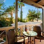 Summer Retreats - Seimeio Strofilia, Sunny Vibes