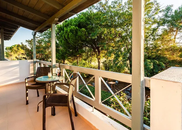 Summer Retreats - Seimeio Strofilia, Sunny Vibes Inn