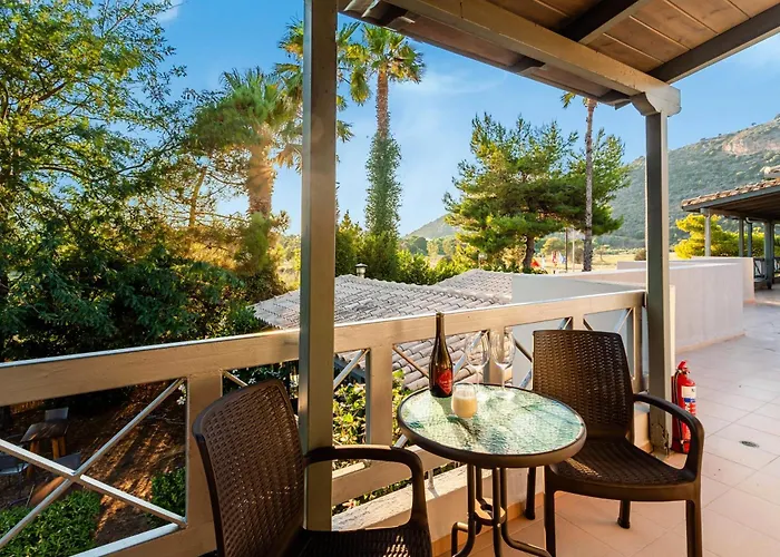 Summer Retreats - Seimeio Strofilia, Sunny Vibes