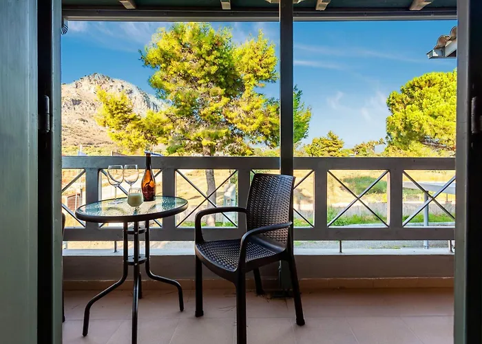 Summer Retreats - Seimeio Strofilia, Sunny Vibes Inn Kalogria (Achaea)